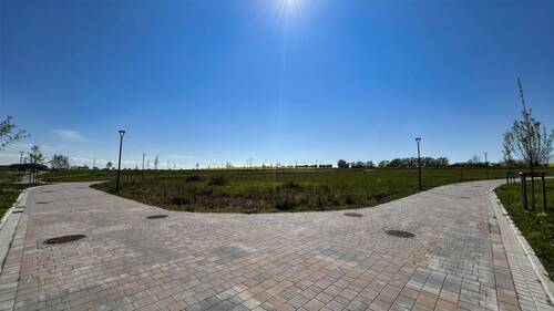 Zufahrtsstraße vom Grundstück - 