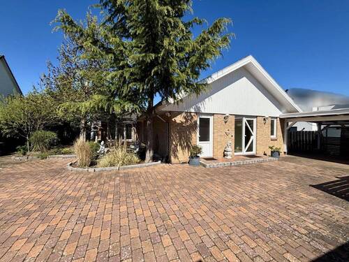 Hauseingang - 4 Zimmer Bungalow zum Kaufen in Burgwedel