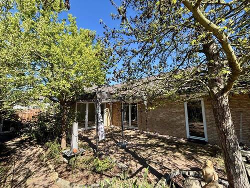 Großzügige Terrasse - 4 Zimmer Bungalow in Burgwedel