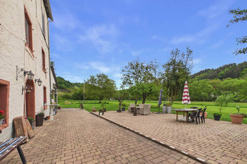 Terrasse - Mehrfamilienhaus, Wohnhaus mit 285,10 m&sup2; in Neumagen-Dhron / Dhron zum Kaufen