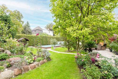 Wohlfühlgarten - Mehrfamilienhaus, Wohnhaus mit 415,00 m² in Berlin zum Kaufen