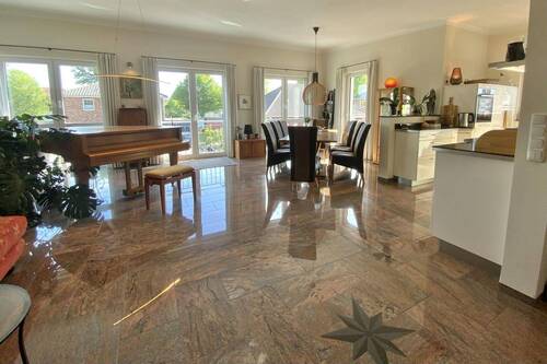 Großzügiger Wohn-Essbereich - 2 Zimmer Etagenwohnung zum Kaufen in Lübeck