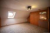 Zimmer im Dachgeschoss - 