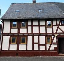 Charme trifft Potenzial: Denkmalgeschütztes Haus mit Nebengrundstück in Greifenstein