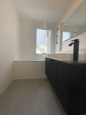 Badewanne mit Dusche Bad 1. OG - 