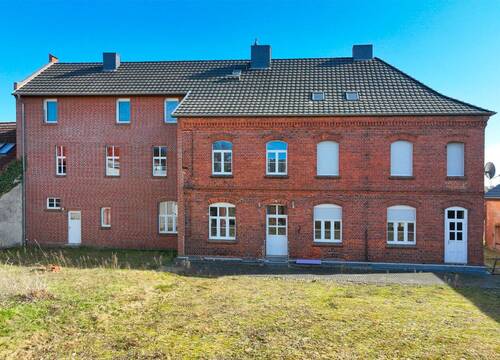 ...die Hofansicht - 1 Zimmer Mehrfamilienhaus, Wohnhaus zum Kaufen in Arendsee