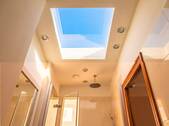 Moderne Decke im Badezimmer - 