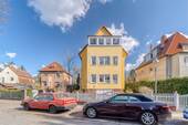 Straßenansicht des Hauses - Freistehendes Haus mit Wintergarten & großem Garten in ruhiger Lage von Berlin-Hermsdorf