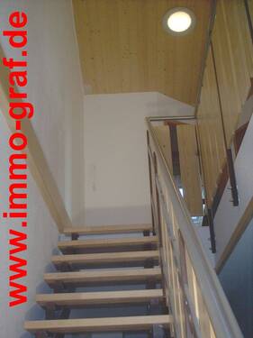 Treppenaufgang zum DG_001298_2w.JPG - Mehrfamilienhaus, Wohnhaus mit 210,00 m² in Rielasingen-Worblingen zum Kaufen