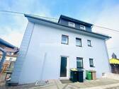 Rückseite Eingang zum Haus Barrierefrei - Mehrfamilienhaus, Wohnhaus mit 150,00 m² in Schauenstein zum Kaufen