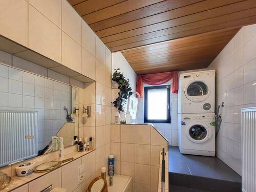 Bad EG mit Waschmaschinenanschluss - 