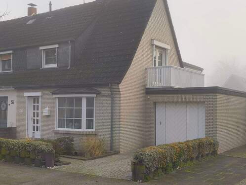 Hausansicht - Top Lage schmucke DHH...ruhig...idyllisch...zentral !