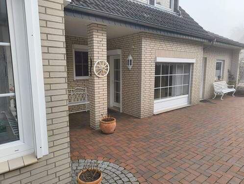 überdachte Terrasse / Ausgang zum Garten - 3 Zimmer Doppelhaushälfte zum Kaufen in Bremen