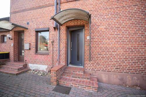 Wohnungseingänge - 6 Zimmer Doppelhaushälfte zum Kaufen in Barmstedt