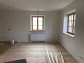 Wohnzimmer - Etagenwohnung mit 69,00 m&sup2; in Altenmarkt a. d. Alz zur Miete
