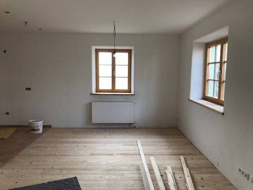 Wohnzimmer - Etagenwohnung mit 69,00 m&sup2; in Altenmarkt a. d. Alz zur Miete