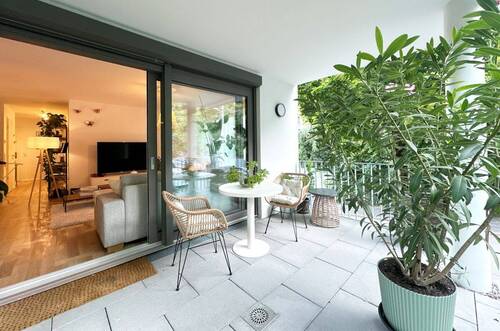 herrlicher Balkon, Blick 2 - 4 Zimmer Etagenwohnung in Stuttgart