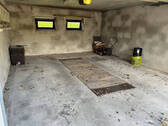 Garage mit Montagegrube und Starkstromanschluss - 