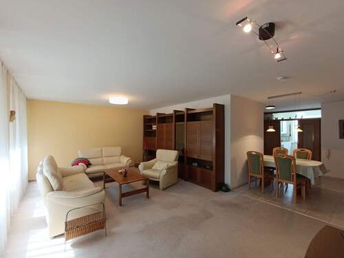 Blick v. Wohnzimmer r. Esszimmer u. Eingangsbereich - 4 Zimmer Etagenwohnung zum Kaufen in Eisingen