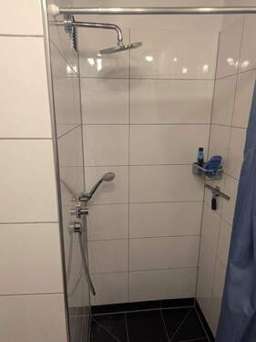Duschbad mit Toilette im 2. OG - 