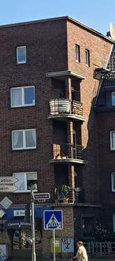 Oberrather Hausfassade - Austritt - 