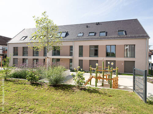 Foto: Blick auf Haus 4 - 5 Zimmer Etagenwohnung zum Kaufen in Schwaikheim