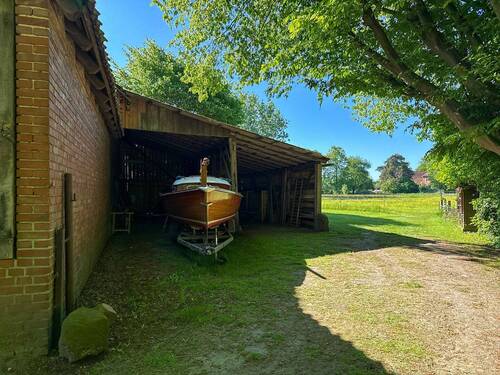 Schuppen und Pferdewiese - 