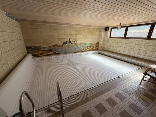 Schwimmbad (geschlossen) - 