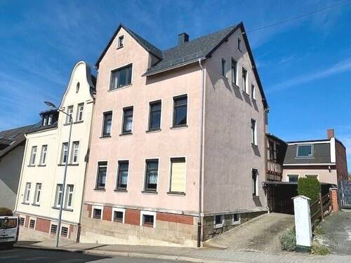 Hausansicht - 8 Zimmer Doppelhaushälfte zum Kaufen in Lengenfeld