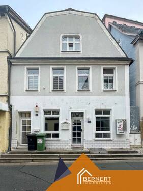 Titelbild - 9 Zimmer Mehrfamilienhaus, Wohnhaus zum Kaufen in Burgkunstadt