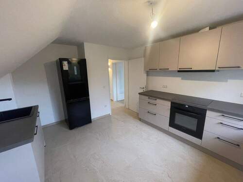 Küche - Hochwertig renovierte 2,5-Zimmer-Wohnung mit großer Loggia, Einbauküche und Toplage in Ispringen