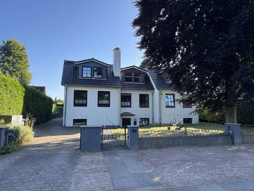 Zeitloses Reihenhaus mit Vorgarten - 