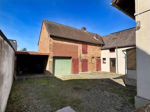 Innenhof - 7 Zimmer Doppelhaushälfte in Lüchow