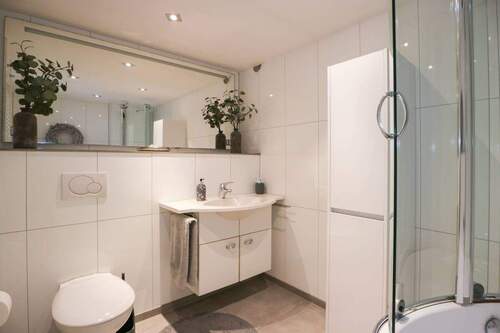 Bad - Doppelhaushälfte mit 80,60 m&sup2; in Rommerskirchen zum Kaufen