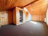 Dachgeschoss Zimmer 2.jpg - 