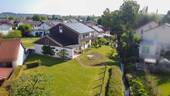 Großer ruhiger Garten mit Bachzugang.jpg - 8 Zimmer Einfamilienhaus zum Kaufen in Neuötting