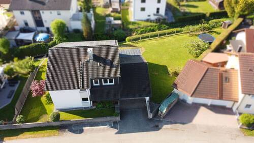 Großes Grundstück.jpg - 8 Zimmer Einfamilienhaus in Neuötting