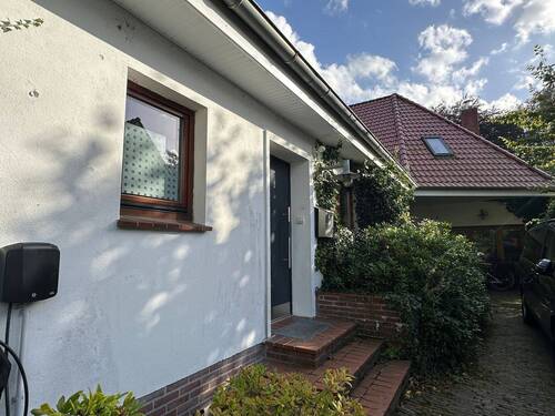 Eingangsbereich Wohnhaus vorne - 