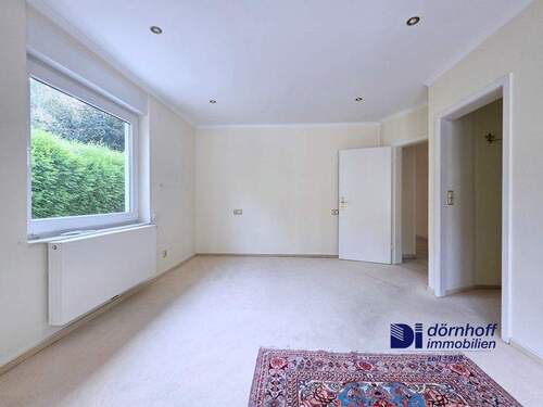 Schlafzimmer im EG mit begehbarem Kleiderschrank und eigenem WC - 