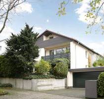 Kassel-Bad Wilhelmshöhe… Sehr gepflegte, großzügige und lichtdurchflute Einfamiliendoppelhaushälfte mit Doppelgarage