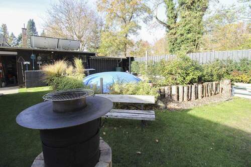 Pool hinter Nebengelass - 