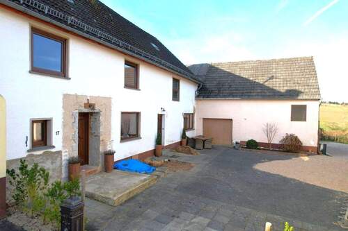 Senscheid 1.JPG - Ruhig gelegenes Wohnhaus mit Nebengebäude, Garten und 2 Gartenhäusern in Senscheid