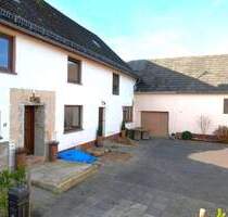 Ruhig gelegenes Wohnhaus mit Nebengebäude, Garten und 2 Gartenhäusern in Senscheid