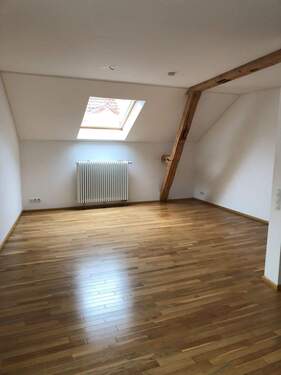 Wohn-/Esszimmer - Attraktive 2-Zimmer-Dachgeschosswohnung in denkmalgeschütztem Haus