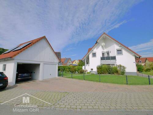 Südseite mit Garage - 5 Zimmer Doppelhaushälfte zum Kaufen in Berching