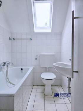 Badezimmer mit Wanne - 