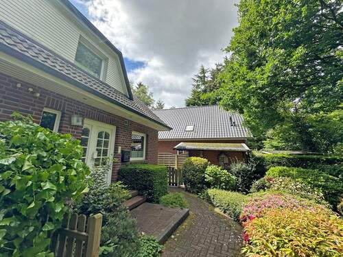 Voderansicht - 5 Zimmer Doppelhaushälfte zum Kaufen in Norderstedt