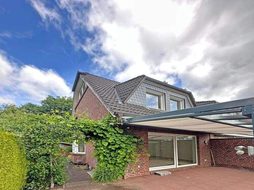 Seitenansicht - 5 Zimmer Doppelhaushälfte in Norderstedt