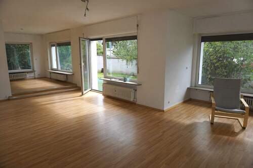 Blick in den Wohnbereich - 5 Zimmer Einfamilienhaus zum Kaufen in Langen