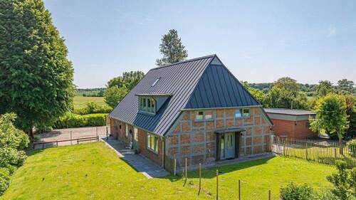 Wohnhaus - 2 Zimmer Bauernhaus, Landhaus zum Kaufen in Bistensee